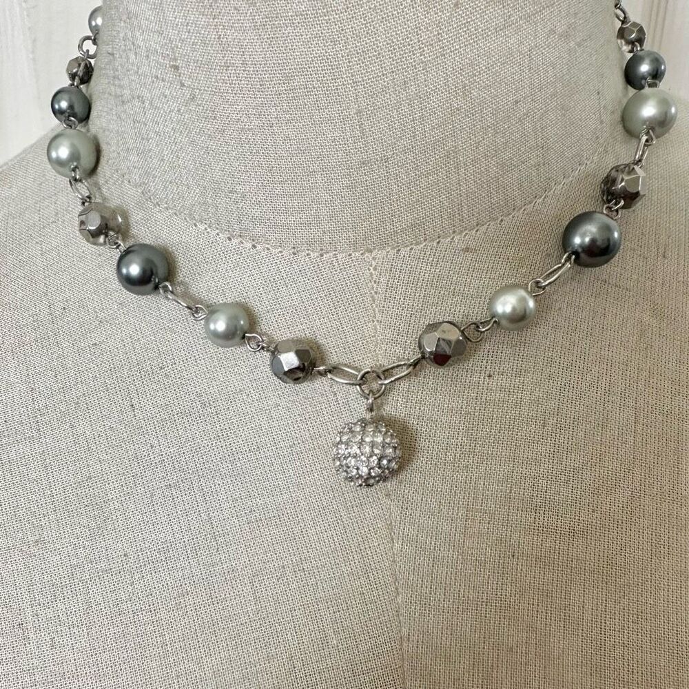 Grey faux pearl rhinestone ball pendant necklace - Picture 1 of 7
